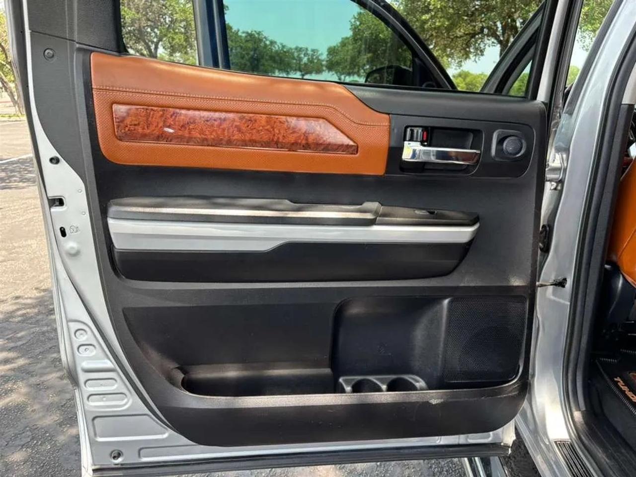 Toyota Tundra  2021