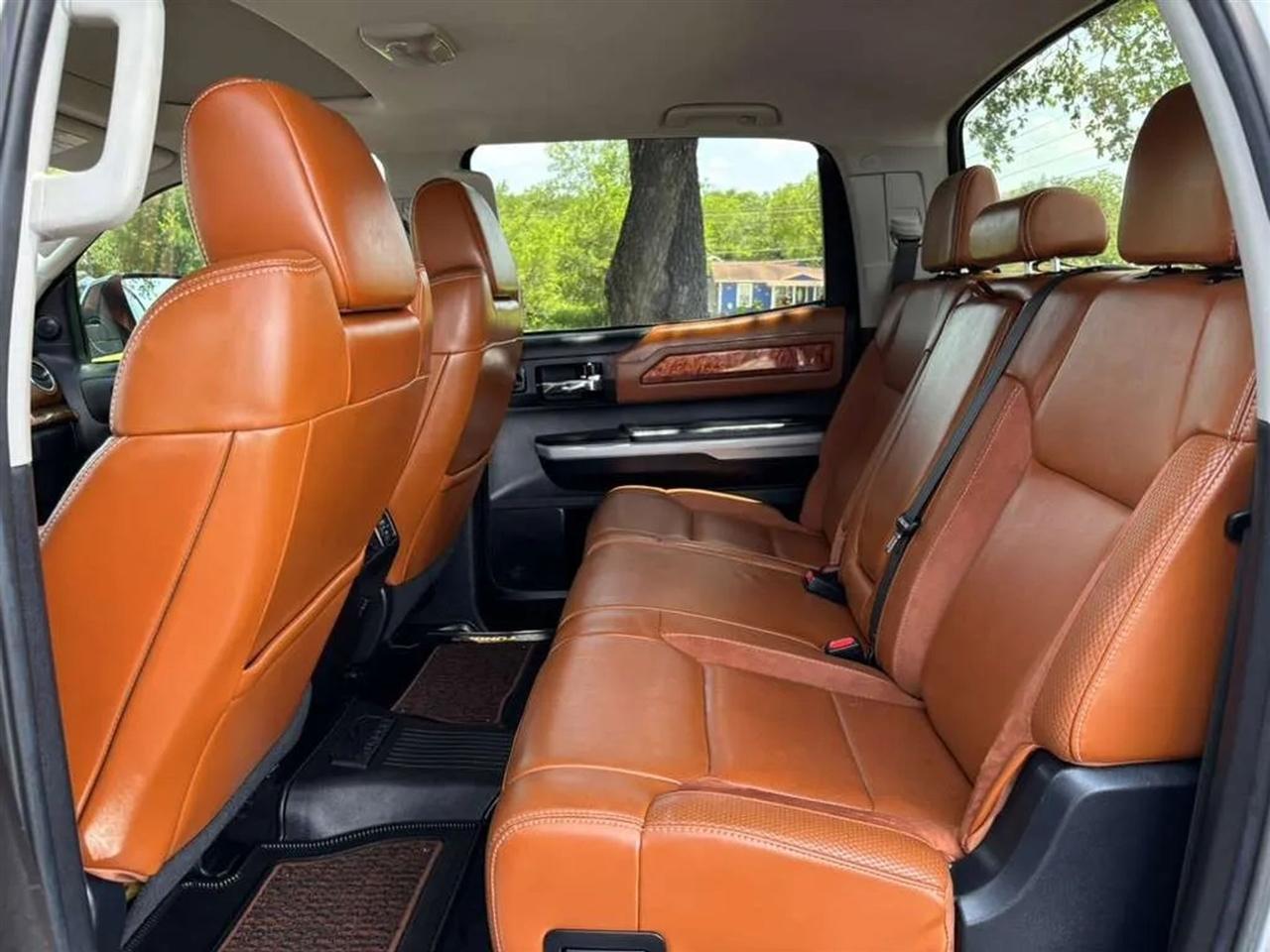 Toyota Tundra  2021