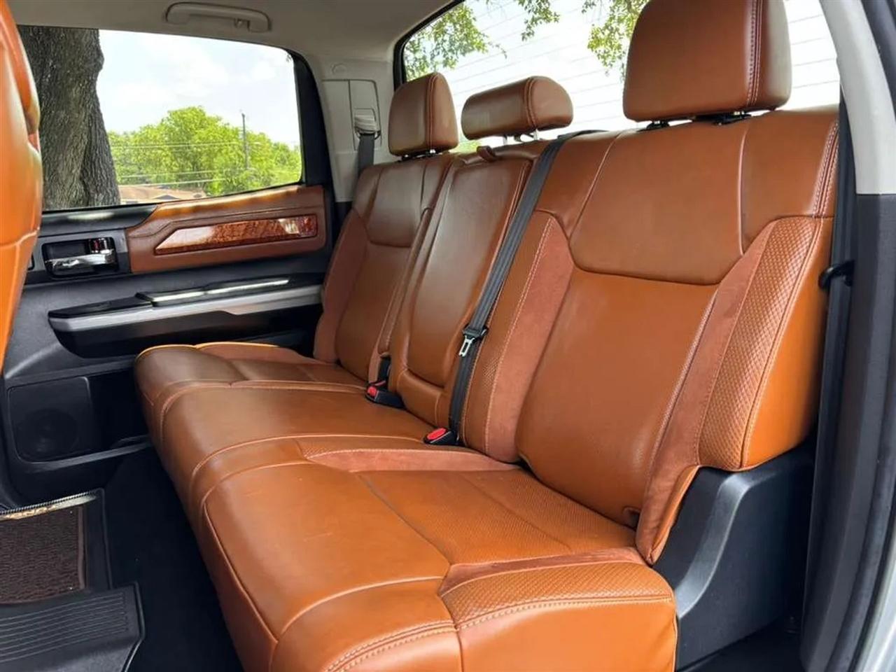 Toyota Tundra  2021