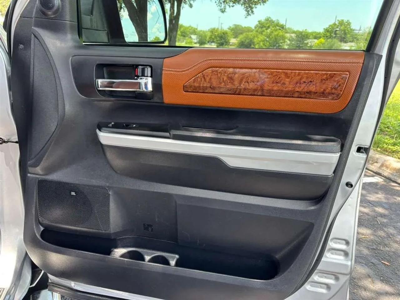 Toyota Tundra  2021
