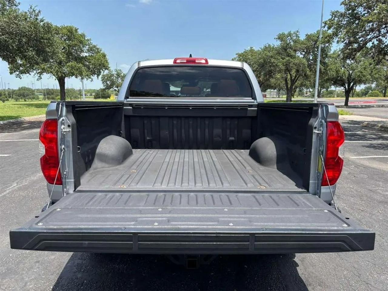 Toyota Tundra  2021