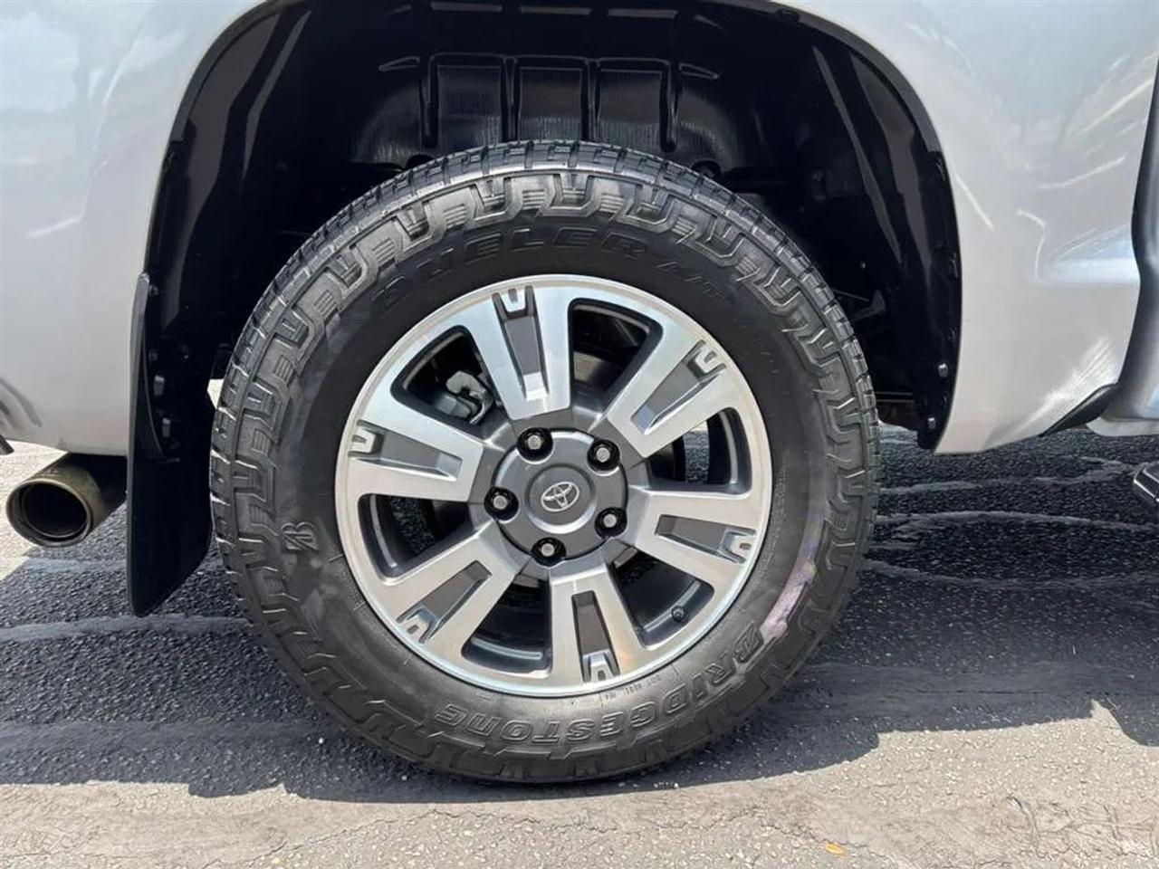 Toyota Tundra  2021