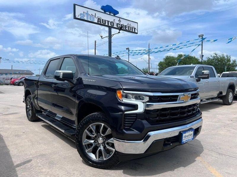 2024 Chevrolet Silverado 1500 LT Pickup 4D 5 3/4 ft