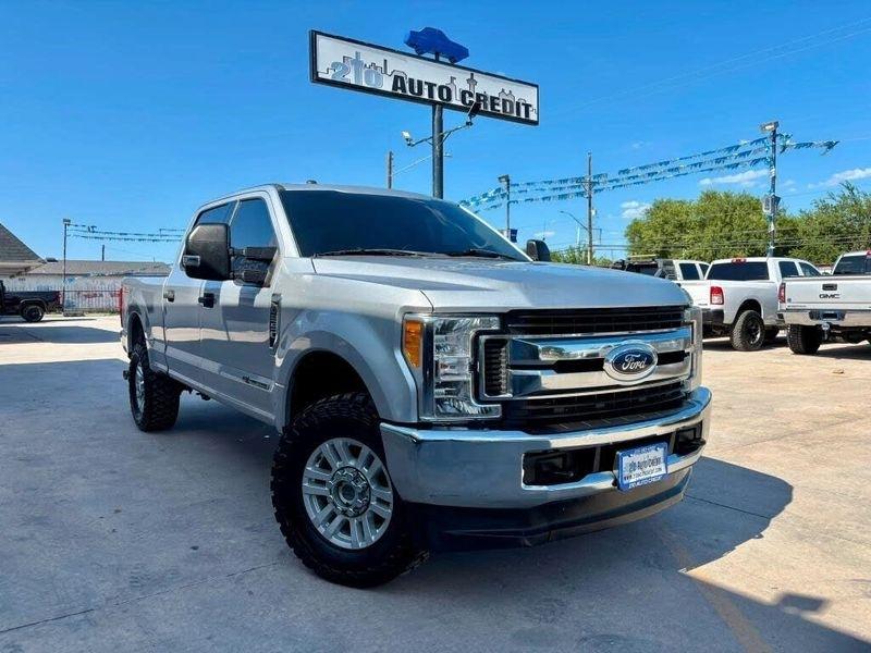 2017 Ford F-250 SD XLT Pickup 4D 6 3/4 ft