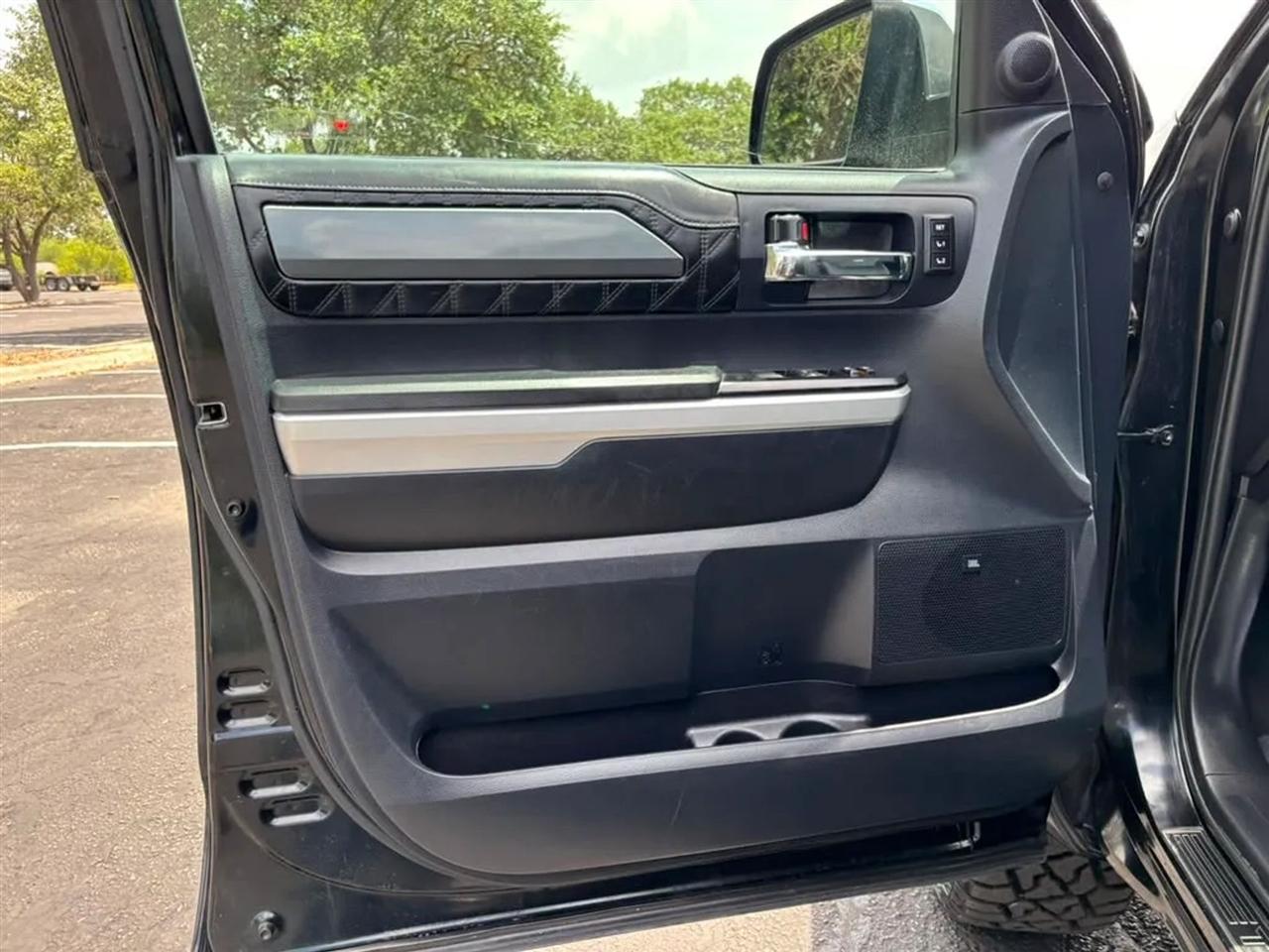 Toyota Tundra  2016