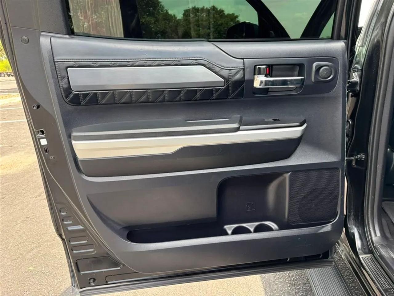 Toyota Tundra  2016