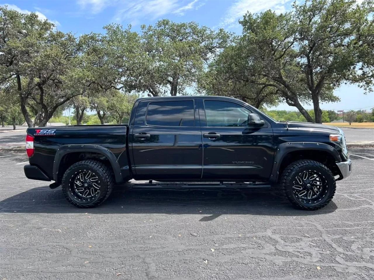 Toyota Tundra  2019