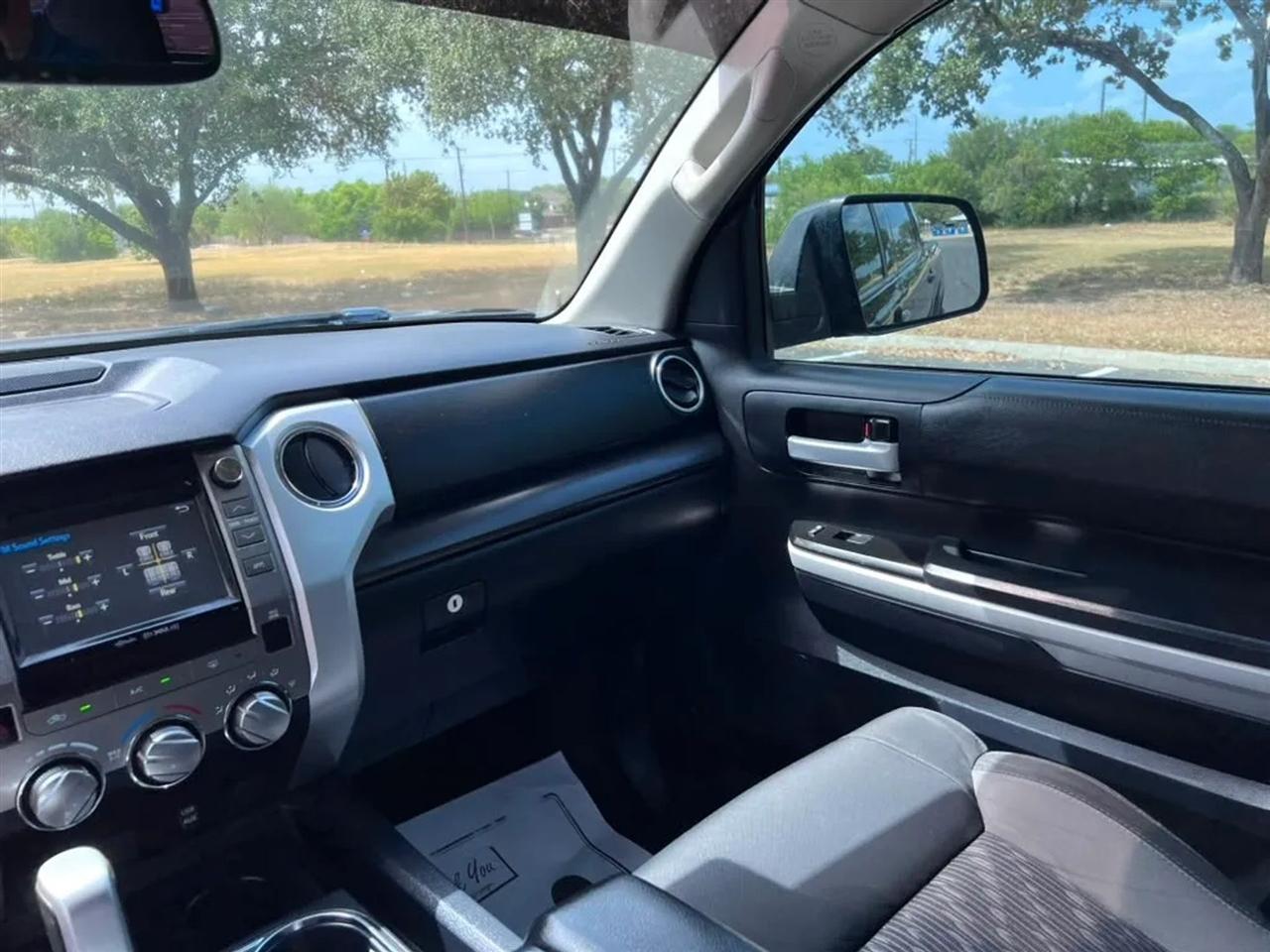 Toyota Tundra  2019