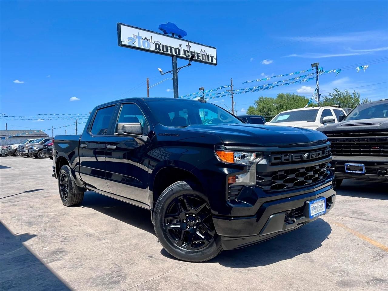2023 Chevrolet Silverado 1500 Custom Pickup 4D 5 3/4 ft