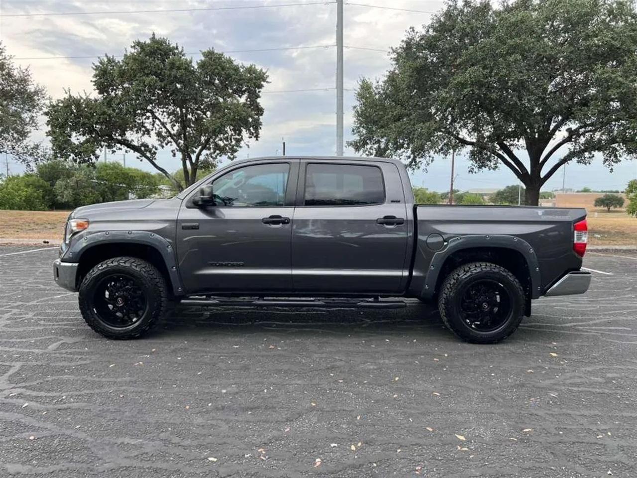 Toyota Tundra  2018