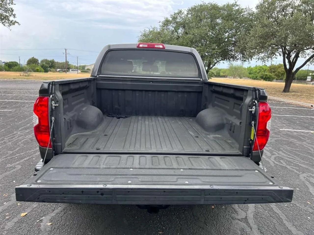 Toyota Tundra  2018