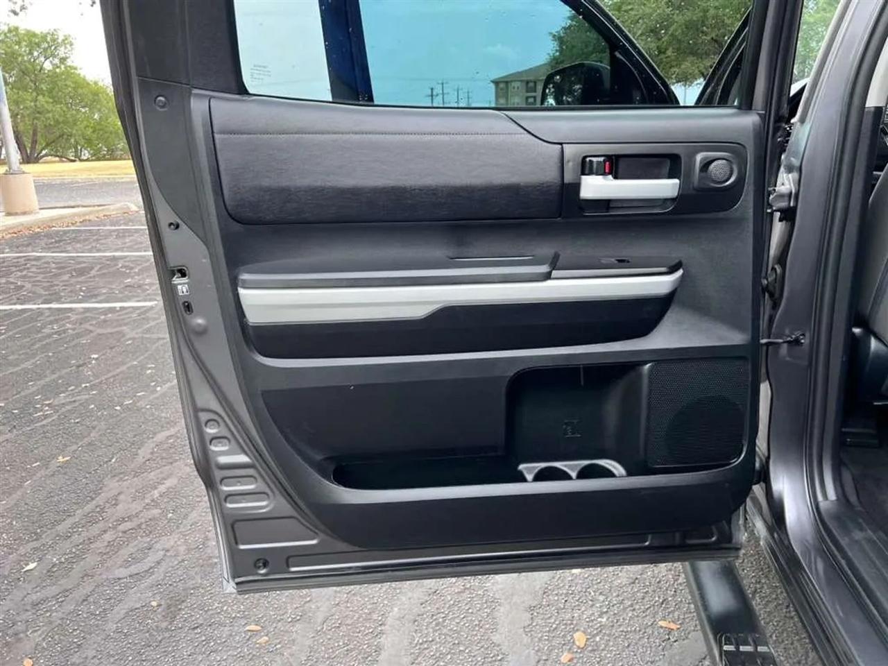 Toyota Tundra  2018