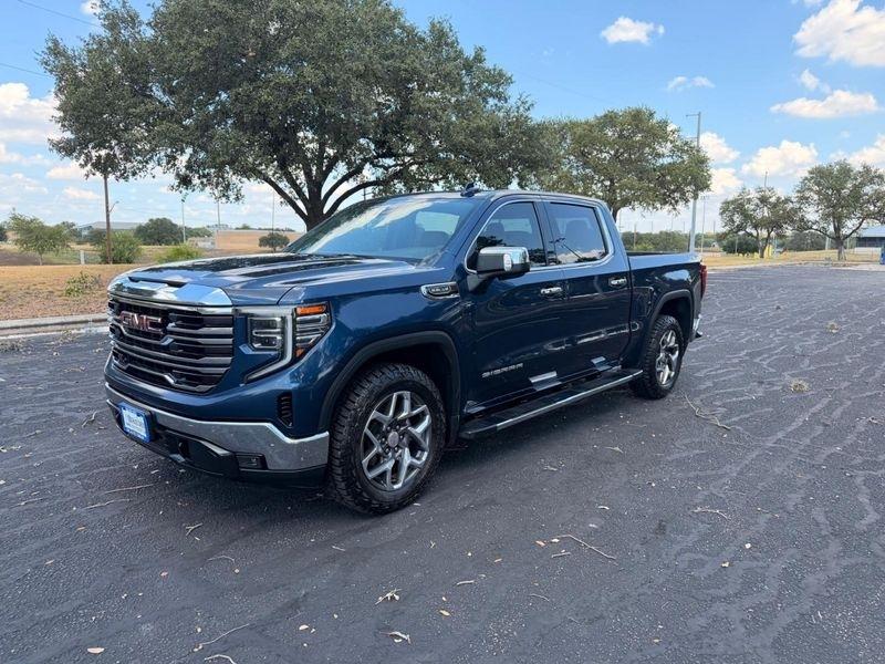 GMC Sierra 1500 SLT Crew Cab 4WD 2023