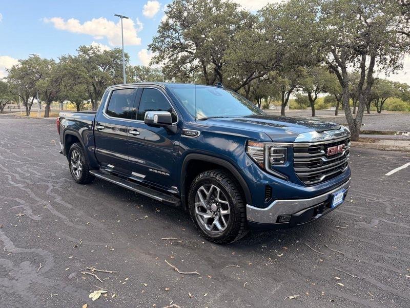 GMC Sierra 1500 SLT Crew Cab 4WD 2023