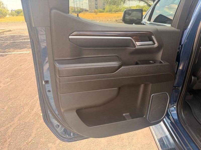 GMC Sierra 1500 SLT Crew Cab 4WD 2023