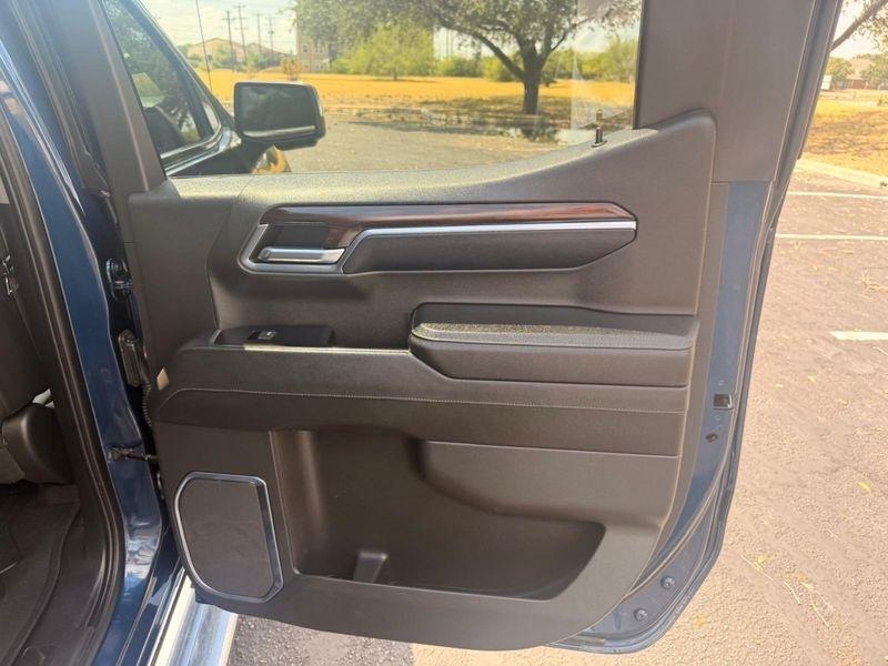 GMC Sierra 1500 SLT Crew Cab 4WD 2023