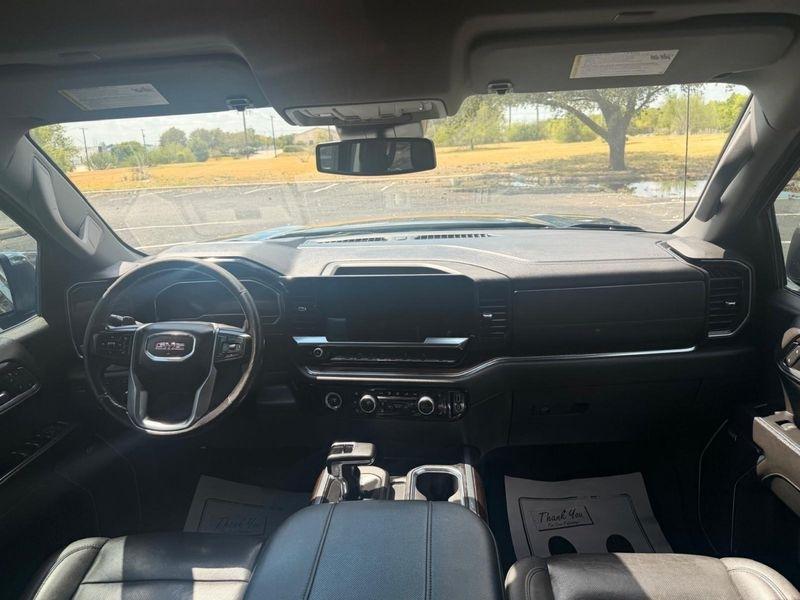 GMC Sierra 1500 SLT Crew Cab 4WD 2023