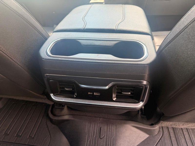 GMC Sierra 1500 SLT Crew Cab 4WD 2023