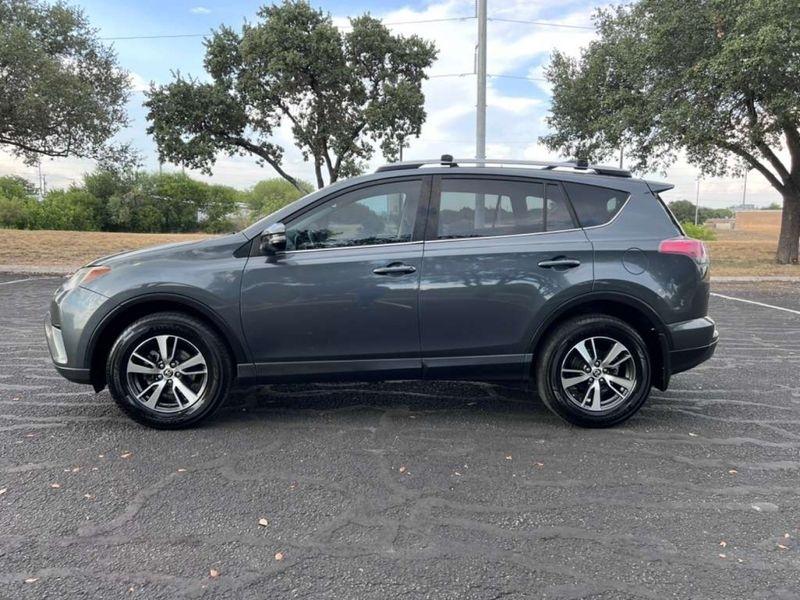 Toyota RAV4 XLE FWD 2018