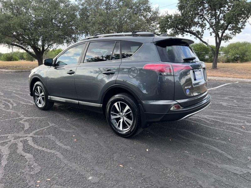 Toyota RAV4 XLE FWD 2018