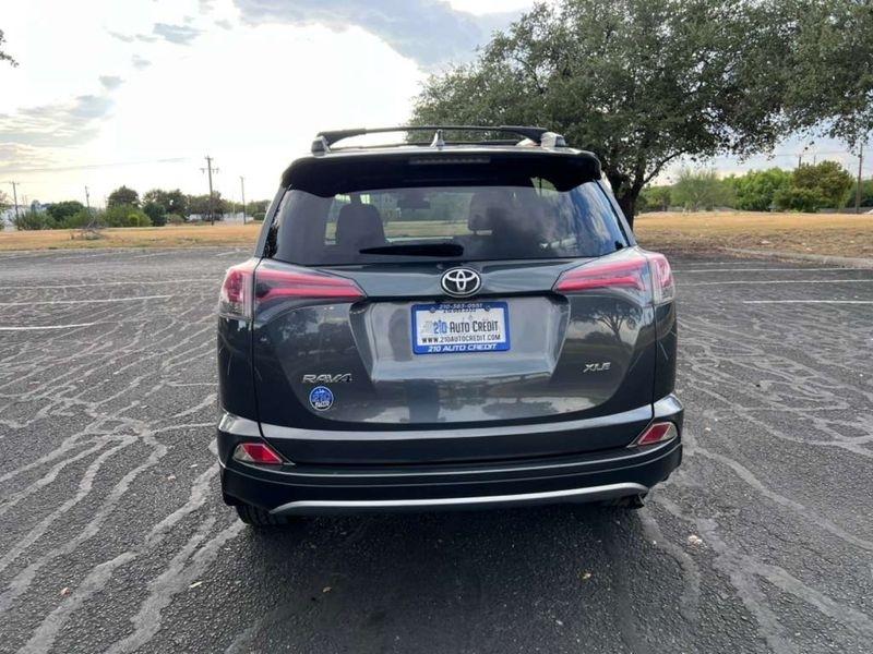 Toyota RAV4 XLE FWD 2018