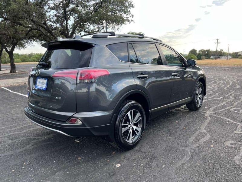 Toyota RAV4 XLE FWD 2018