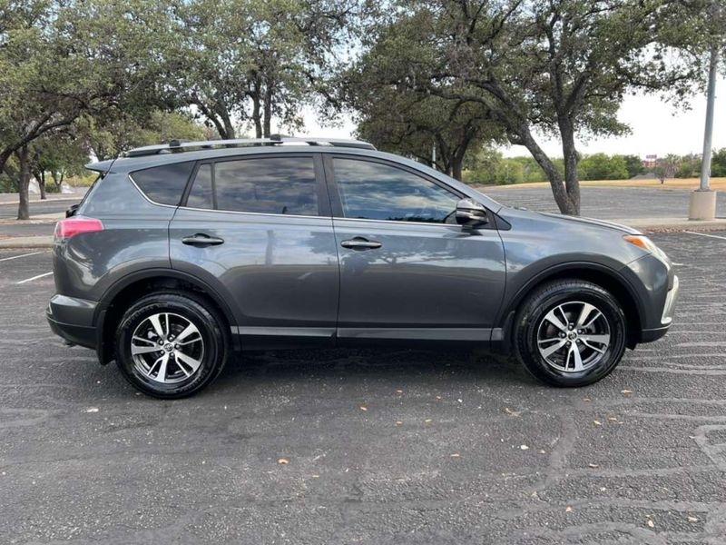 Toyota RAV4 XLE FWD 2018