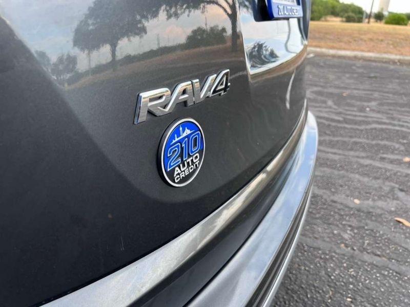 Toyota RAV4 XLE FWD 2018