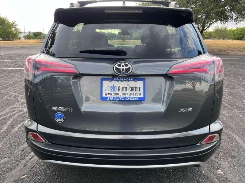 Toyota RAV4 XLE FWD 2018