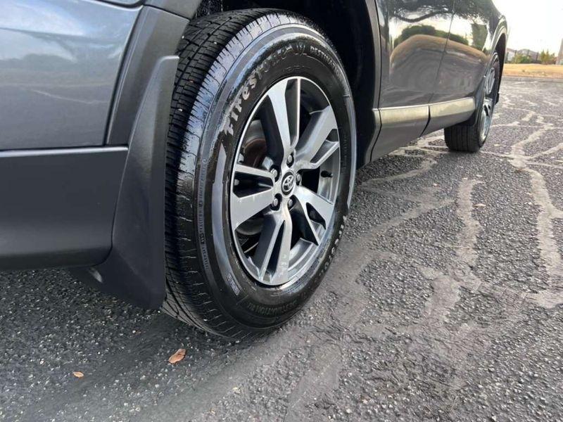 Toyota RAV4 XLE FWD 2018