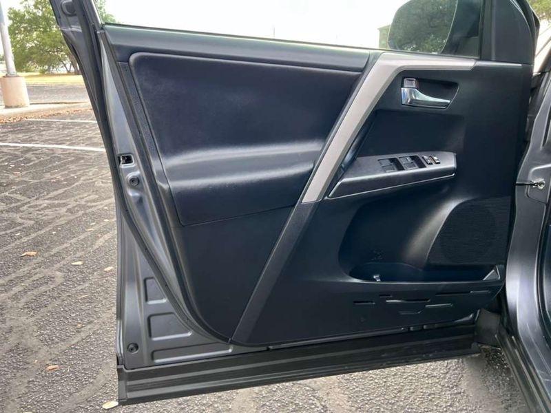 Toyota RAV4 XLE FWD 2018