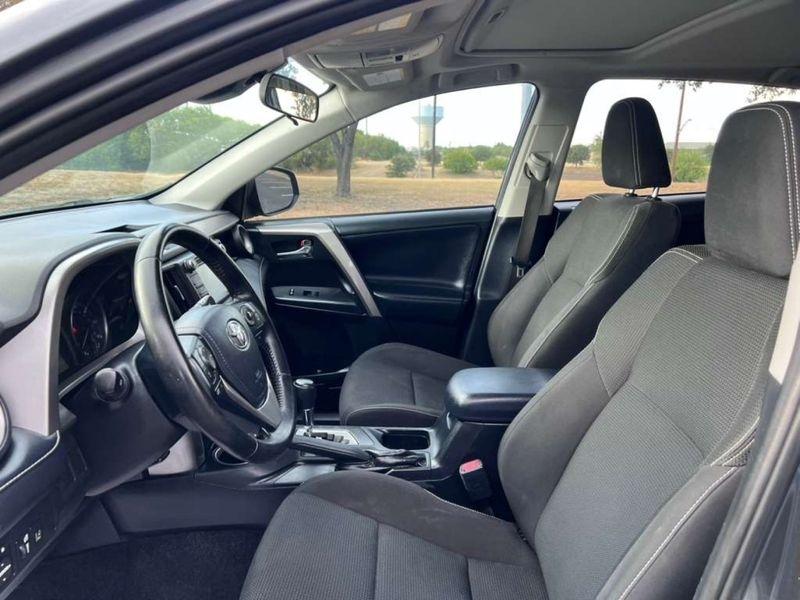 Toyota RAV4 XLE FWD 2018