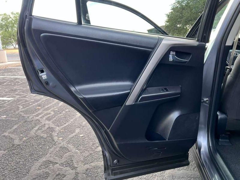 Toyota RAV4 XLE FWD 2018