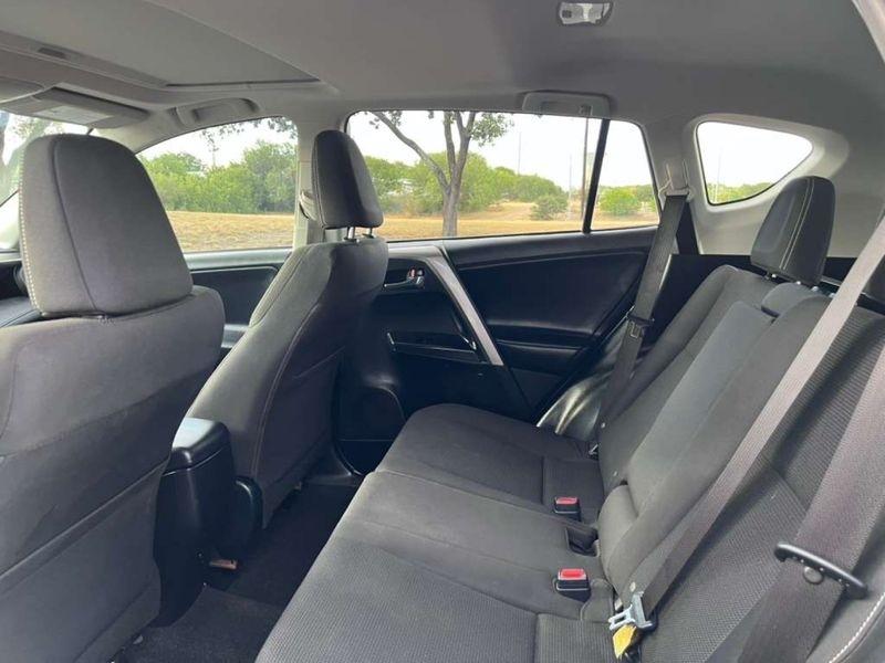 Toyota RAV4 XLE FWD 2018