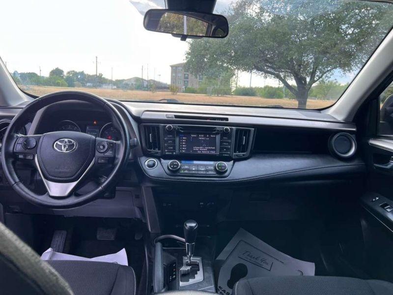Toyota RAV4 XLE FWD 2018