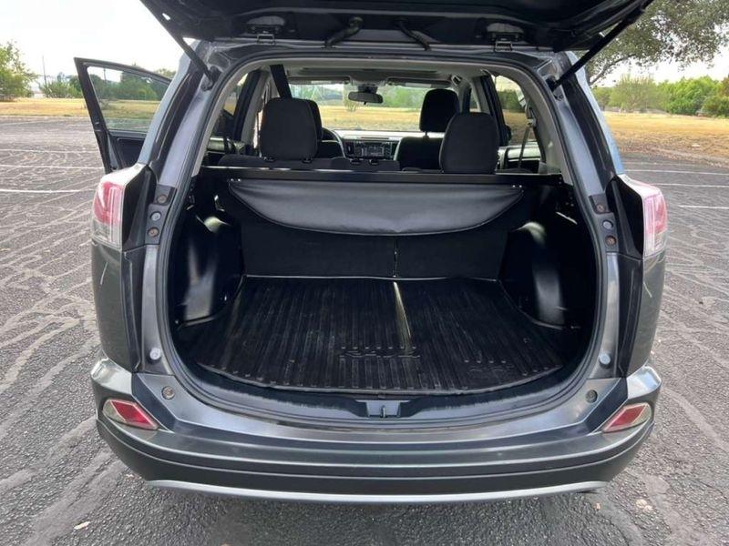 Toyota RAV4 XLE FWD 2018