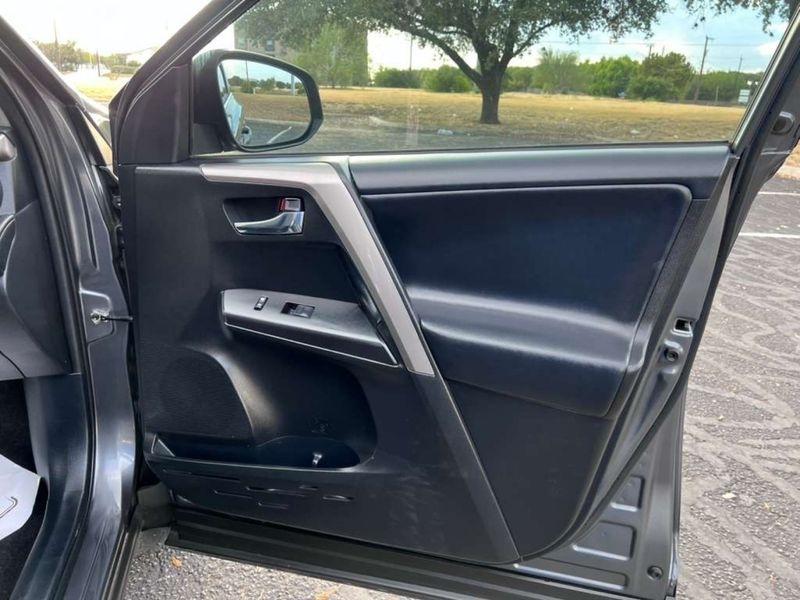 Toyota RAV4 XLE FWD 2018