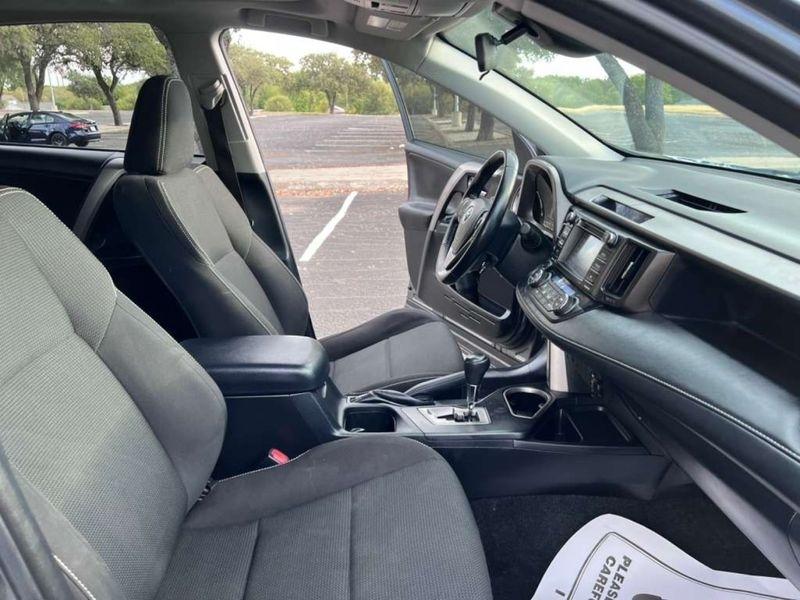 Toyota RAV4 XLE FWD 2018