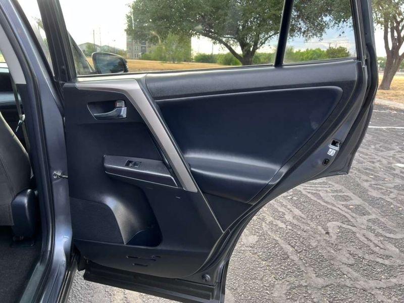 Toyota RAV4 XLE FWD 2018