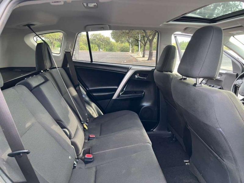 Toyota RAV4 XLE FWD 2018