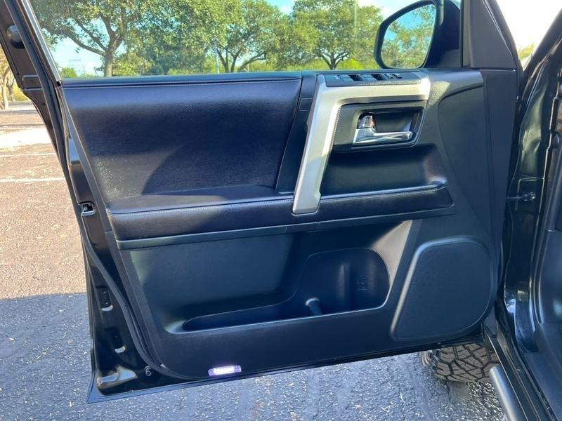 Toyota 4Runner SR5 2WD 2016