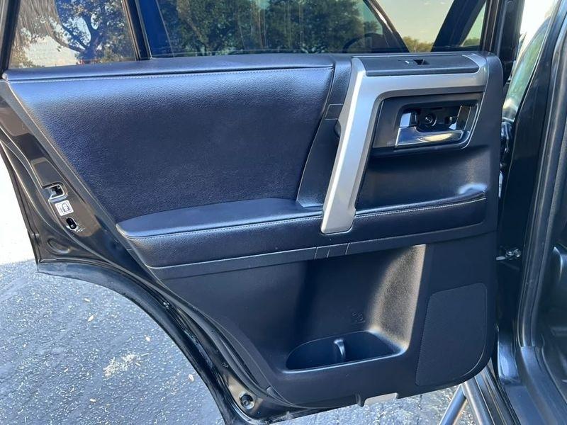 Toyota 4Runner SR5 2WD 2016