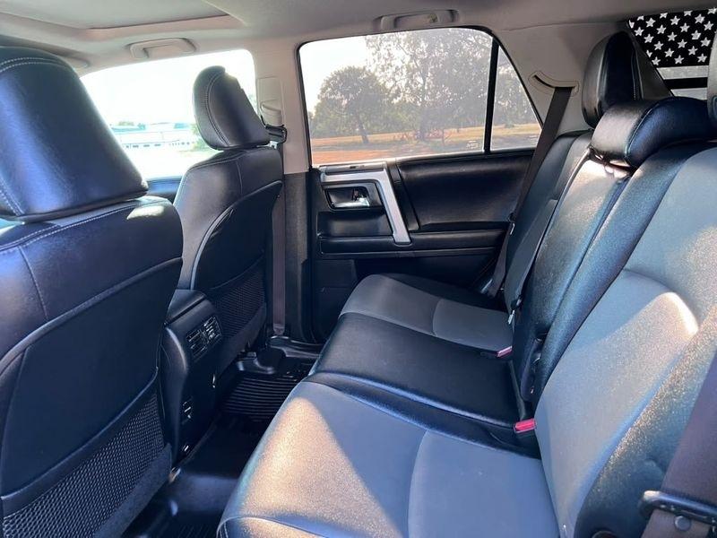 Toyota 4Runner SR5 2WD 2016