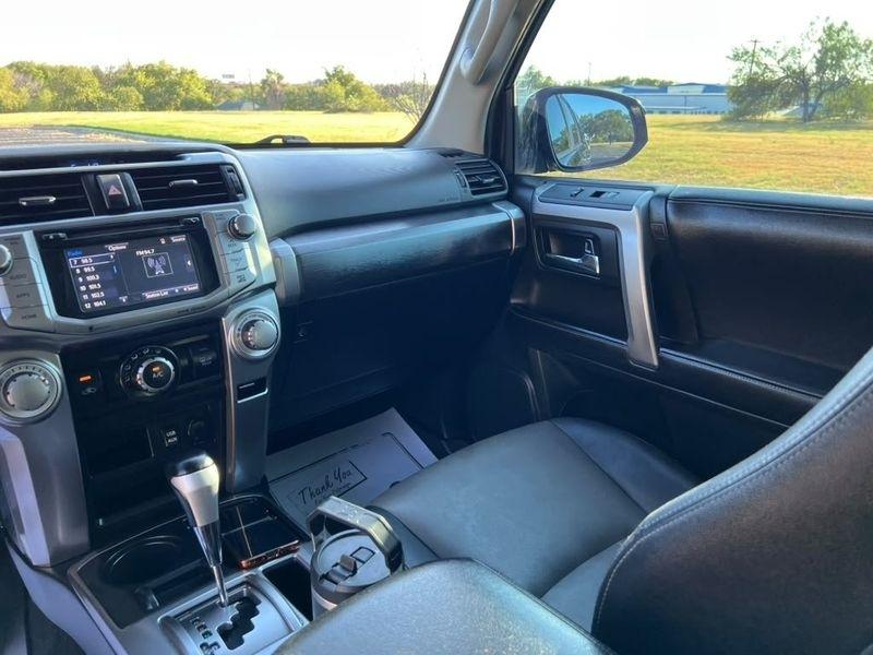 Toyota 4Runner SR5 2WD 2016
