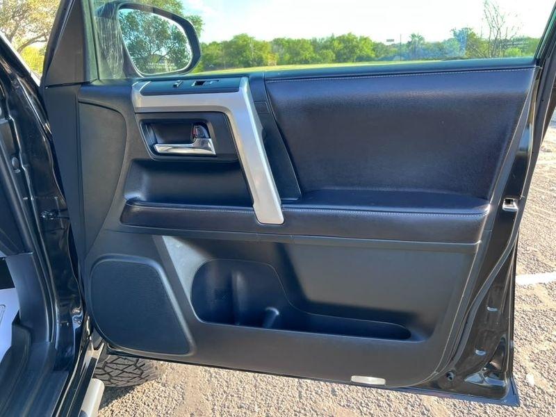 Toyota 4Runner SR5 2WD 2016