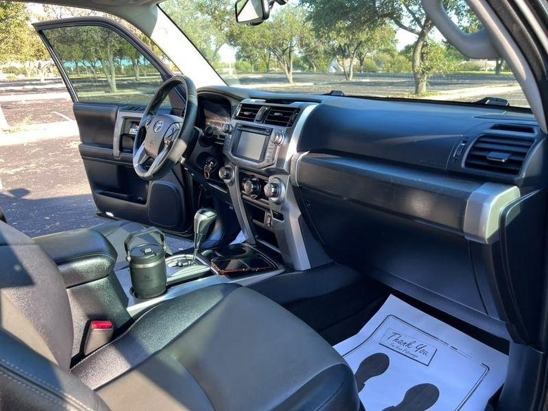 Toyota 4Runner SR5 2WD 2016