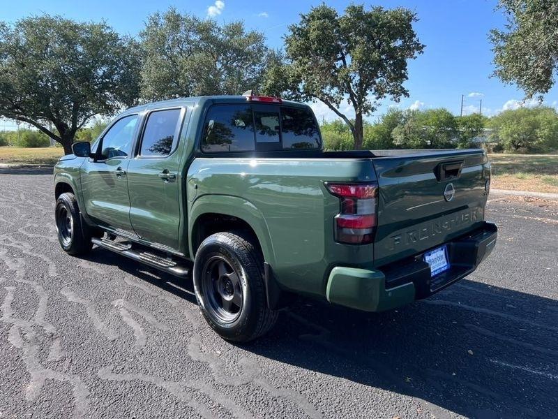 Nissan Frontier SV Crew Cab 2WD 2022
