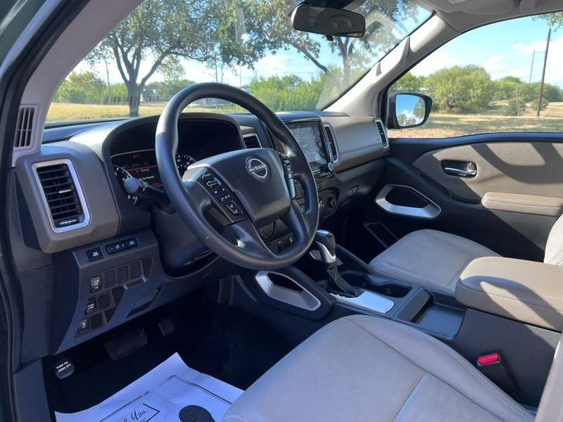 Nissan Frontier SV Crew Cab 2WD 2022