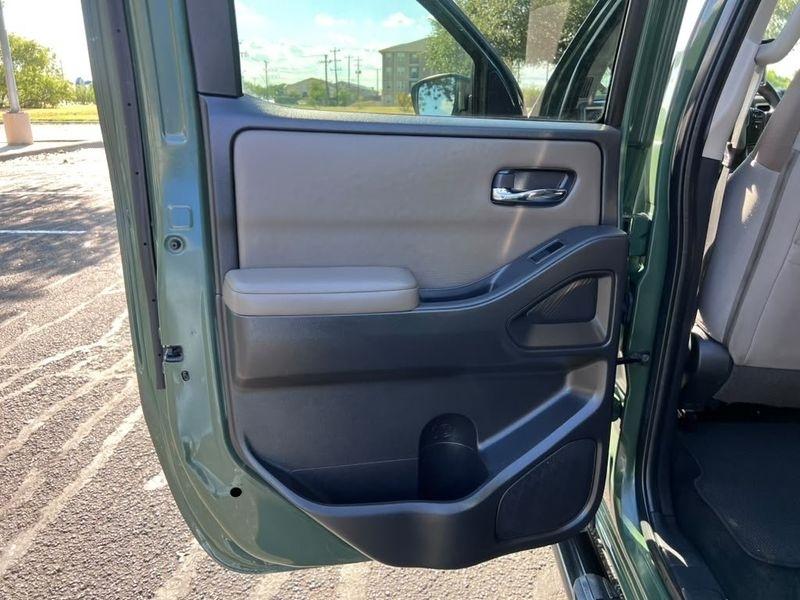 Nissan Frontier SV Crew Cab 2WD 2022