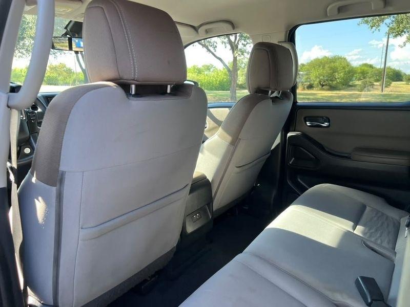 Nissan Frontier SV Crew Cab 2WD 2022
